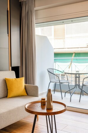 Signature Studio, Balcony | Blackout drapes, soundproofing, iron/ironing board, free WiFi