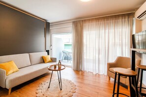 Signature Studio, Balcony | Blackout drapes, soundproofing, iron/ironing board, free WiFi