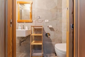 Hair dryer, towels, soap, shampoo - Apartment in the Historic Center of Pietrasanta (Pietrasanta)