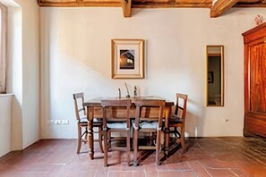 Dining - Apartment in the Historic Center of Pietrasanta (Pietrasanta)