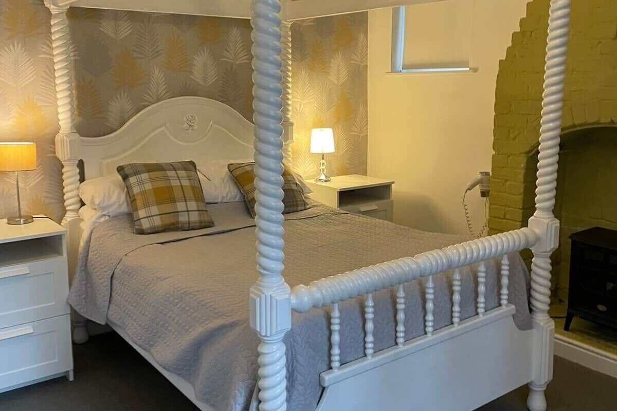 Junior Suite | Iron/ironing board, free WiFi