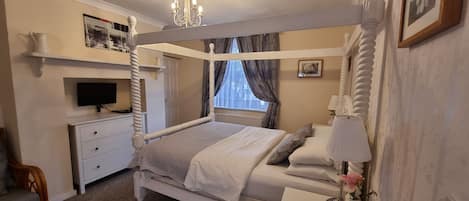 Superior Suite | Iron/ironing board, free WiFi