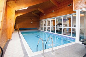 Indoor pool - Hunters Meet Ltd  (Hatfield Heath)