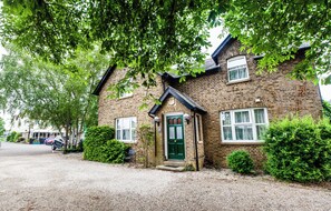 Exterior - Hunters Meet Ltd  (Hatfield Heath)