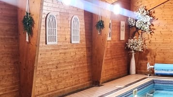 Couples treatment rooms, sauna, steam room, body treatments