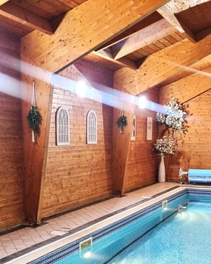 Couples treatment rooms, sauna, steam room, body treatments - Hunters Meet Ltd  (Hatfield Heath)
