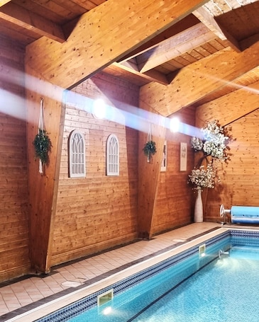 Behandelingskamers voor koppels, een sauna, een stoombad. Hunters Meet Ltd