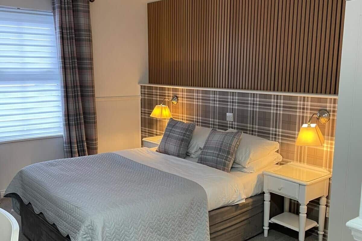 Basic Double Room | Iron/ironing board, free WiFi