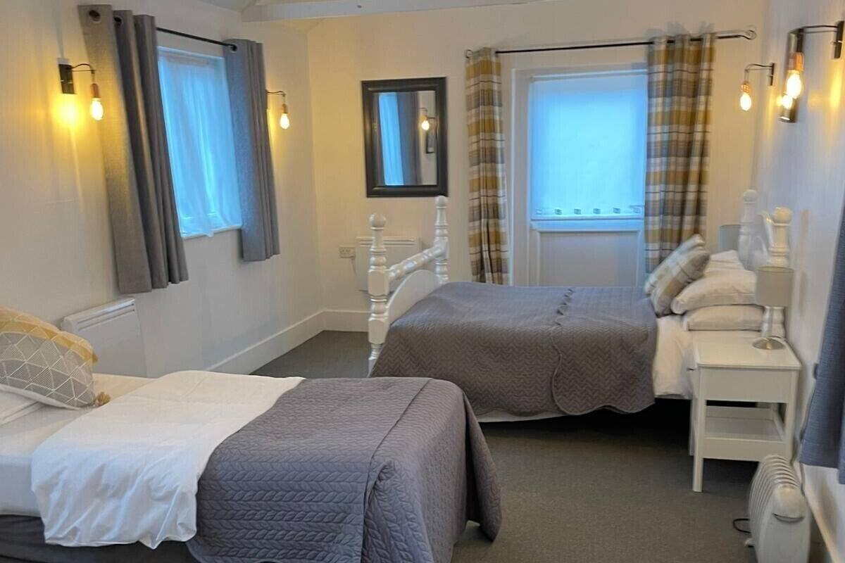 Basic Quadruple Room | Iron/ironing board, free WiFi