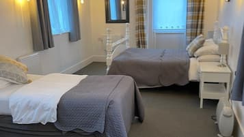 Basic Quadruple Room | Iron/ironing board, free WiFi