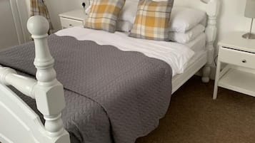 Basic Double Room | Iron/ironing board, free WiFi