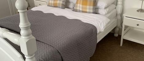 Basic Double Room | Iron/ironing board, free WiFi