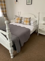 Basic Double Room | Iron/ironing board, free WiFi