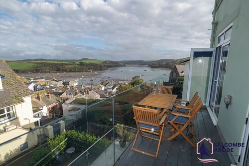 Contemporary Apartment | Outside Space | Harbour Views | Parking