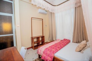 Desk, laptop workspace, iron/ironing board, free WiFi