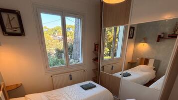 Iron/ironing board, WiFi