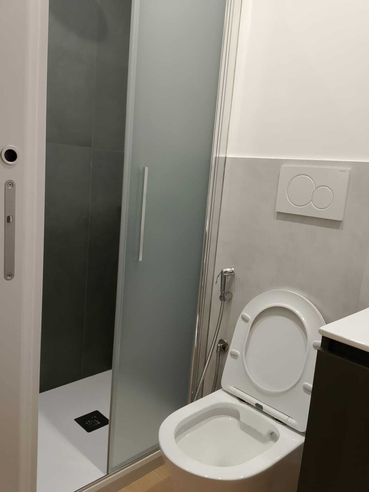 Dusche, Haartrockner, Bidet, Handtücher