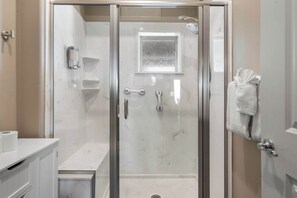 Condo, Multiple Beds, Balcony (The Lakeview Penthouse) | Bathroom | Towels - The Lakeview Penthouse 10ppl (Branson)