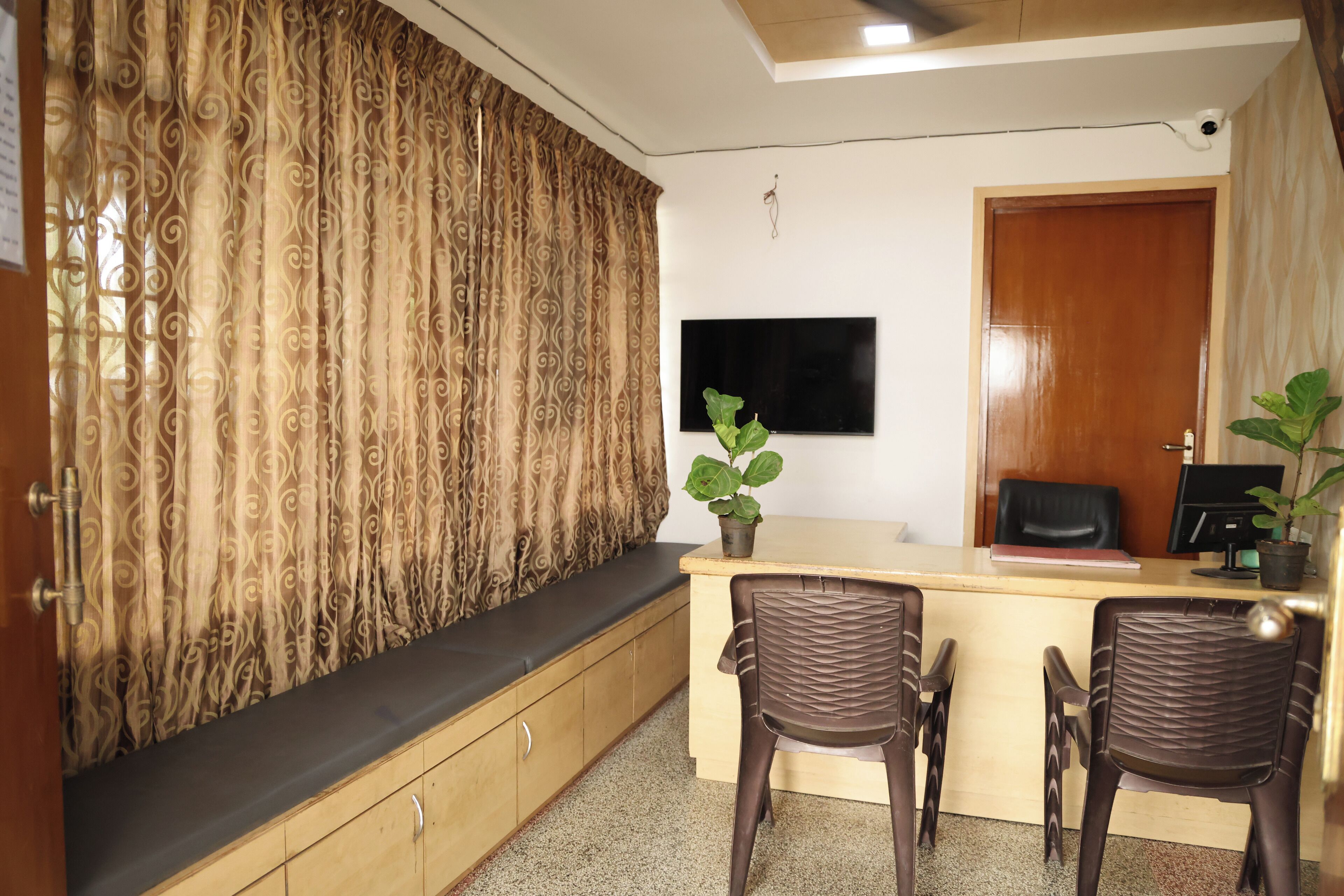 ฝ่ายต้อนรับ