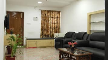Executive Villa | Free WiFi, bed sheets
