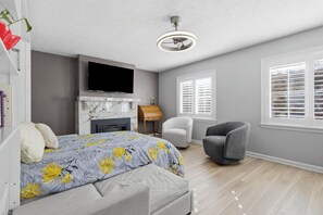 Iron/ironing board, WiFi, bed sheets - Delightful 2-bedroom loft in charming Monaca (Monaca)