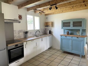 Frigorifero, forno, piano cottura, lavastoviglie