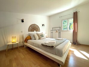1 bedroom, travel cot, bed sheets - Charming Duplex in the countryside (Riventosa)