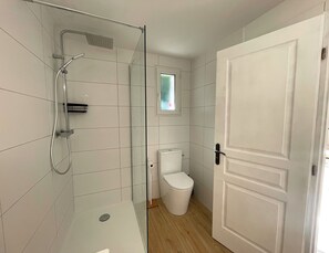 Hair dryer, towels, toilet paper - Charming Duplex in the countryside (Riventosa)