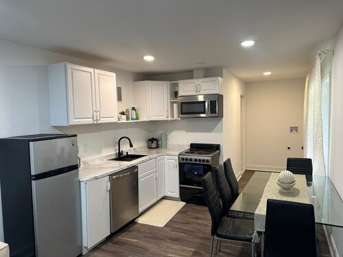 Cozy 2BR Basement Apartment with private entry in charming Silver Spring with AC