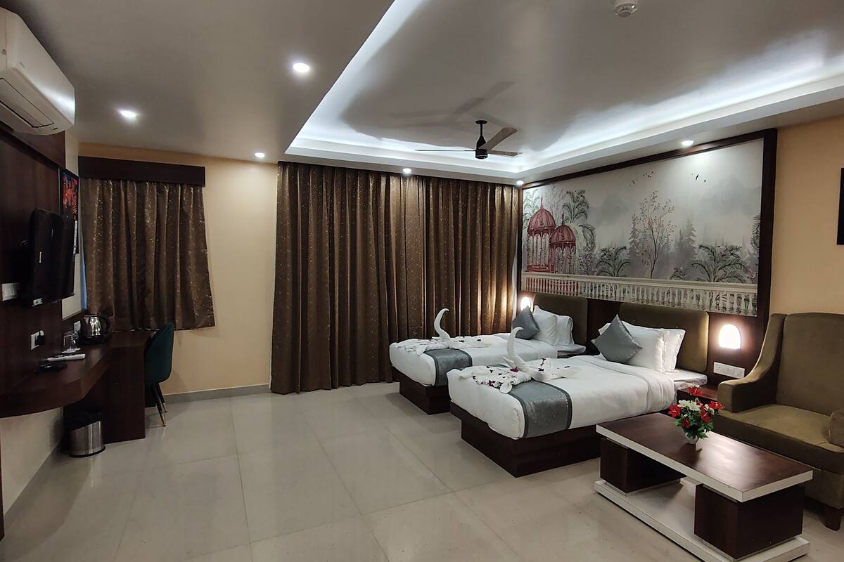 Executive kamer | Lakens van Egyptisch katoen, luxe beddengoed, een minibar, een bureau