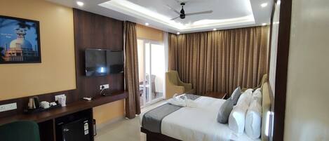 特級客房 | 埃及棉床單、高級寢具、迷你吧、書桌