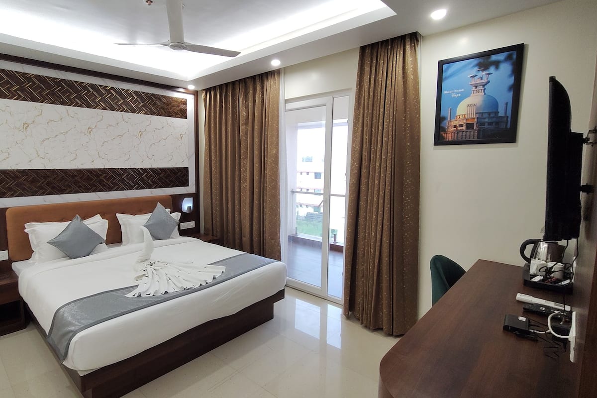 Superior kamer | Lakens van Egyptisch katoen, luxe beddengoed, een minibar, een bureau