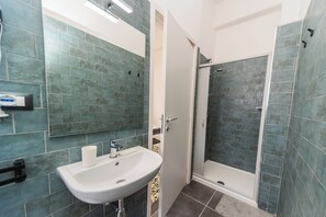 Comfort Apartment, Balcony, Sea View | Bathroom | Hair dryer, towels, soap, shampoo - Blue Apartment Beach Vista (Salerno)