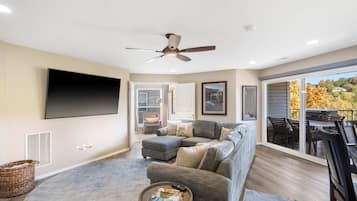 Kondominium, Beberapa Tempat Tidur, balkon (Edgewater Escape) | Area keluarga