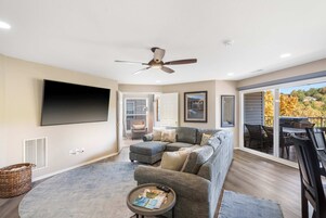 Condo, Multiple Beds, Balcony (Edgewater Escape) | Living area