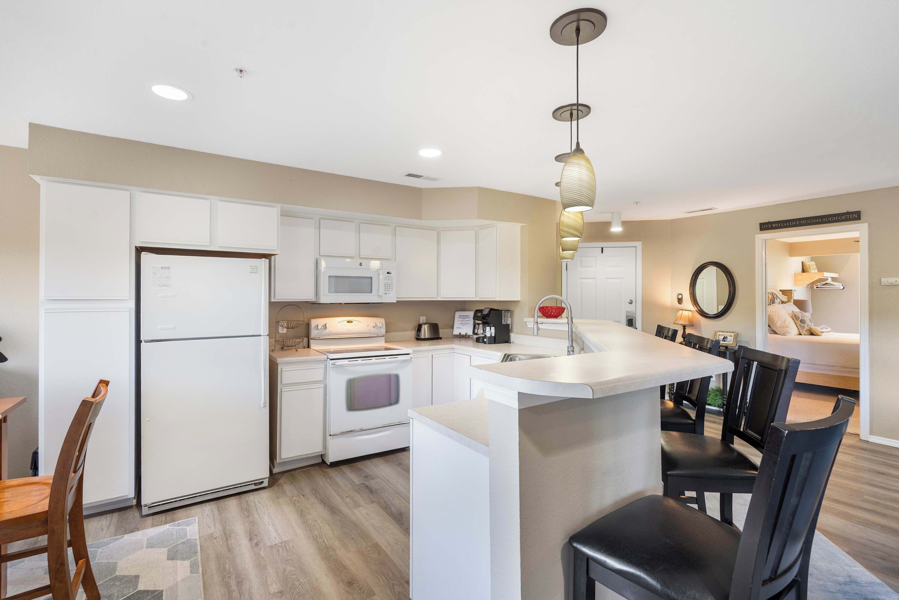 Kondominium, Beberapa Tempat Tidur, balkon (Edgewater Escape) | Dapur pribadi