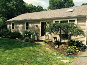 Exterior - 3-bedroom house in fantastic Falmouth with AC and comfort, (Falmouth)