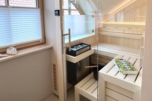 Sauna - Comfortable vacation apartment in an exclusive vacation home near the Baltic Sea (Wustrow)
