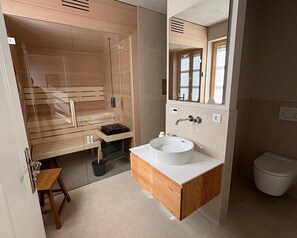 Shower, hair dryer, bidet, towels - Comfortable vacation apartment in an exclusive vacation home near the Baltic Sea (Wustrow)