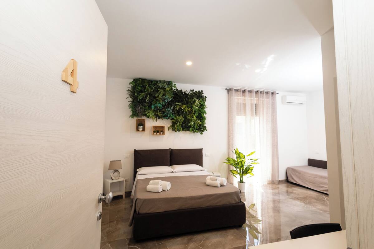 Phòng 4 Cao cấp, ban công, quang cảnh vườn | Bàn, truy cập Internet không dây miễn phí