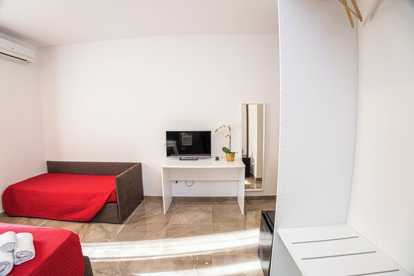 Deluxe Quadruple Room, Garden View | Desk, free WiFi