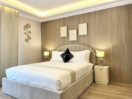 Studio Suite | Laptop workspace, free WiFi