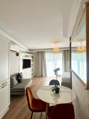 Studiosuite | Laptopgeeigneter Arbeitsplatz, kostenloses WLAN