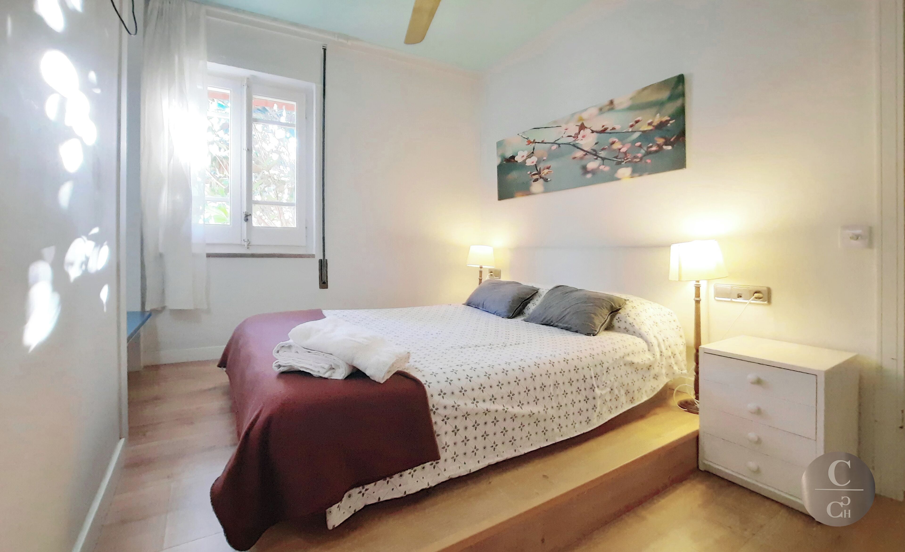 Sistema de insonorización, tabla de planchar con plancha y wifi gratis 