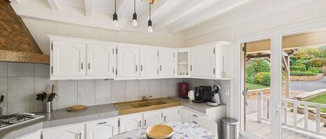 Réfrigérateur, micro-ondes, four, lave-vaisselle