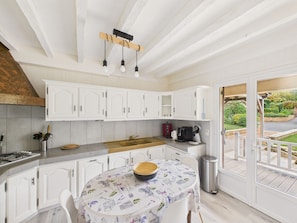 Coffee/tea maker, fridge, microwave, oven - Spacious Family Home with Pool for 12 (Sarlat-la-Canéda)