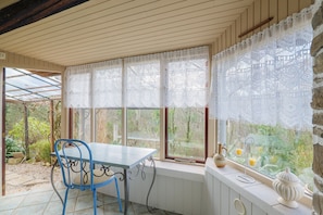 Dining - Gîte Lagachon: mountain view, private terrace and garden (ST ETIENNE DE BOULOGNE)