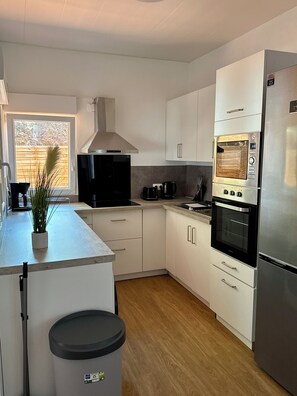 Fridge, microwave, oven, stovetop - Cayenne, Furnished house with all comforts. Le Clos des Anglais (Cayenne)