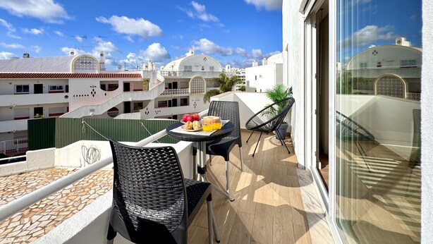 Outdoor dining - ALBUFEIRA SHINE by HOMING (Albufeira)