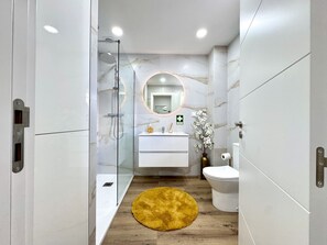 Shower, hair dryer, towels - ALBUFEIRA SHINE by HOMING (Albufeira)